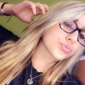 Meet your Posher, Emilie